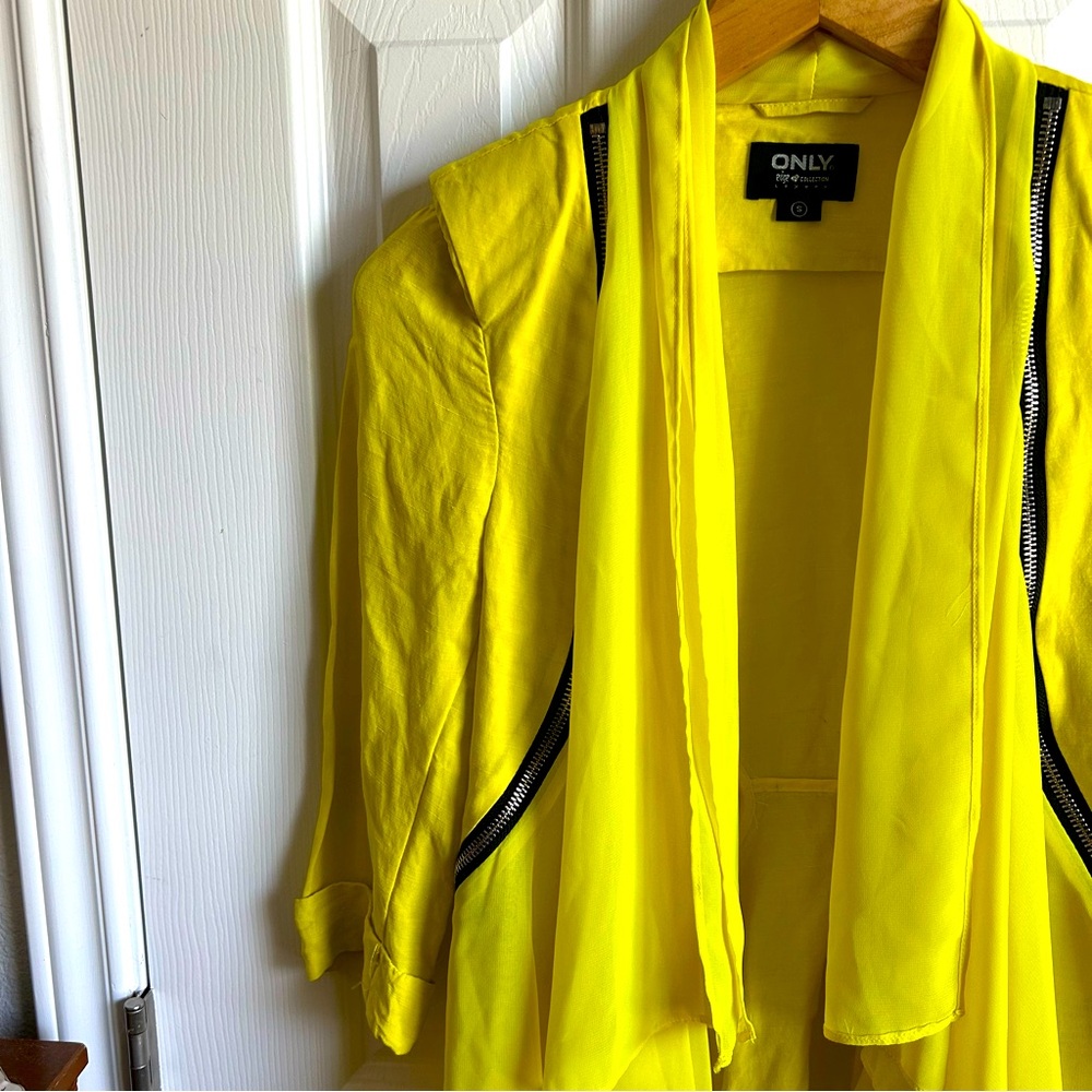 bright yellow sheer flowy panel open front blazer with zippers - Picture 3 of 6